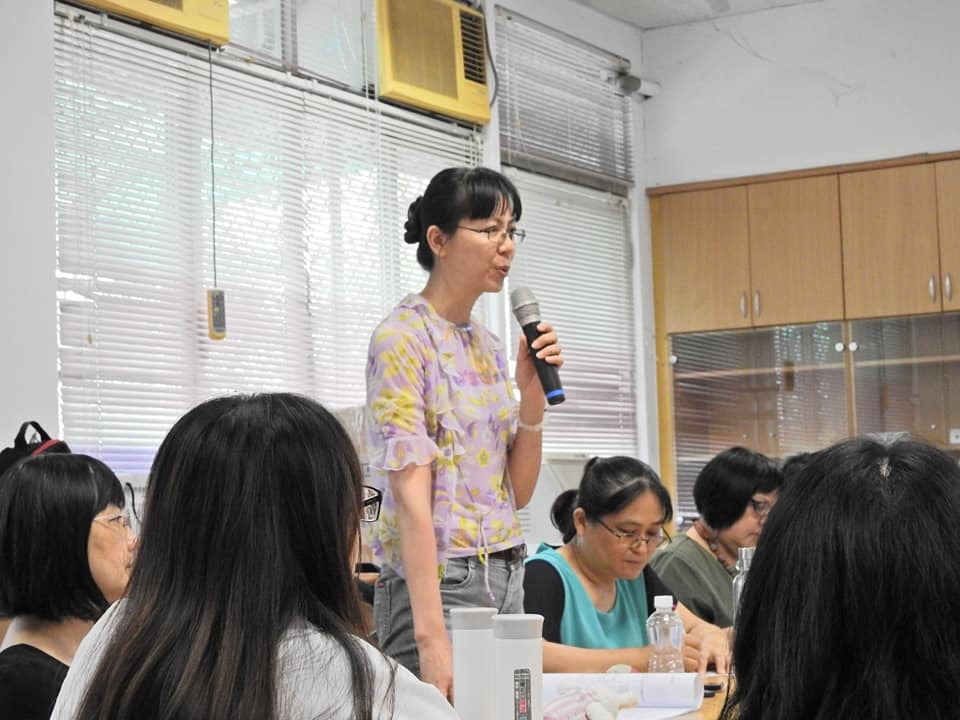 同學回應主持人提問